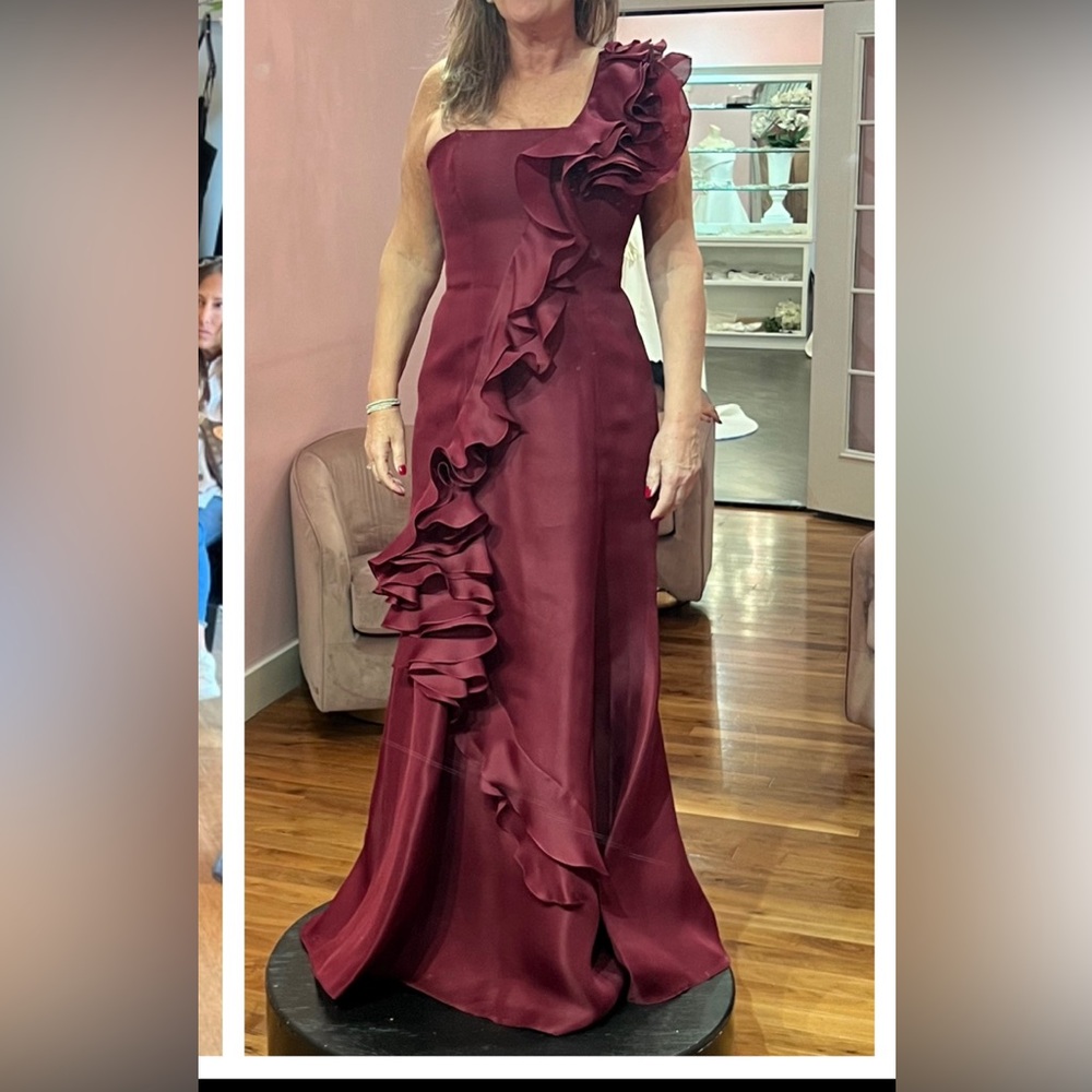 Chic Maroon Ruffle black tie gown